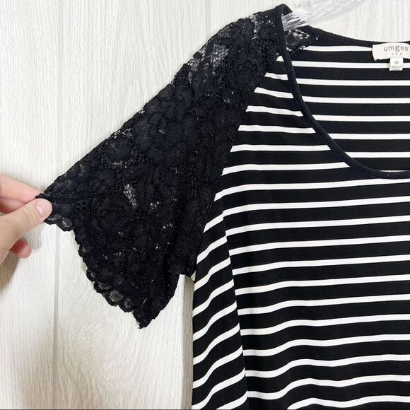 Umgee | Black And White Tie Front Lace Short Sleeve Tee Size Medium - Picture 3 of 6